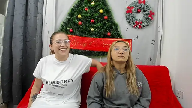 Snapshot of lesb_milf chatting on 01.03.25 lesb milf online show from 01.03.25