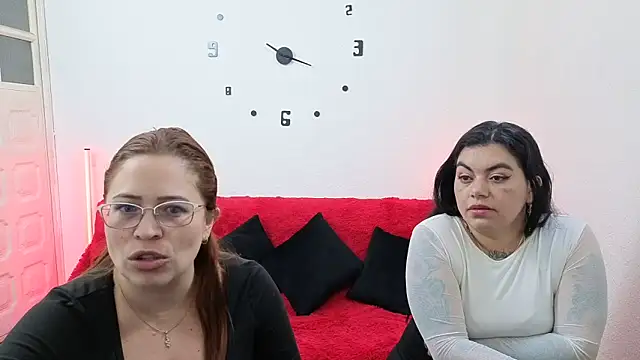 Snapshot of lesb_milf chatting on 09.29.25 lesb milf online show from 09.29.25