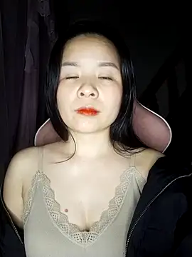 Snapshot of Listen-ly chatting on 11.04.25 Listen-ly online show from 11.04.25