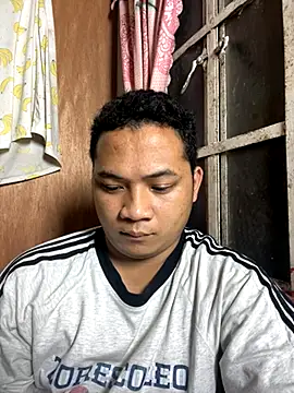 Snapshot of littleredbunny27 chatting on 10.14.25 littleredbunny27 online show from 10.14.25