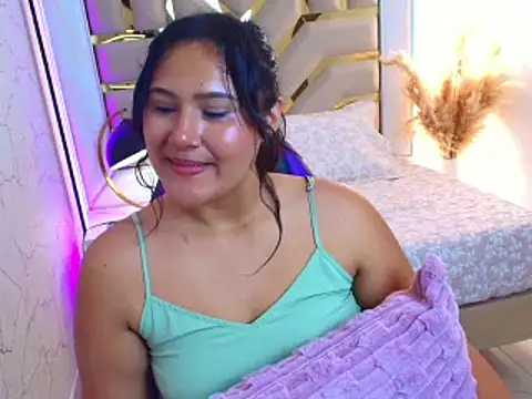 Snapshot of luna_jonezz chatting on 10.21.25 luna jonezz online show from 10.21.25