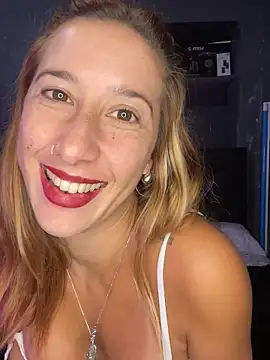 Snapshot of sexymaryjane chatting on 10.21.25 sexymaryjane online show from 10.21.25