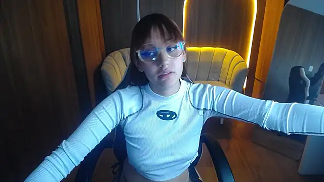 Snapshot of Scarlet_2b_ chatting on 10.23.25 Scarlet 2b online show from 10.23.25