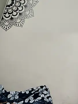 Snapshot of hershiran chatting on 10.19.25 hershiran online show from 10.19.25