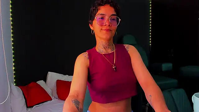 Snapshot of anaroa01 chatting on 11.07.25 anaroa01 online show from 11.07.25