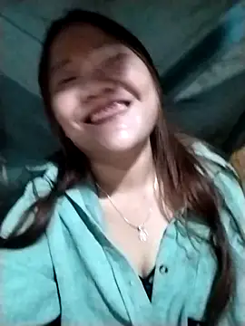 Snapshot of mai-cute chatting on 10.17.25 mai-cute online show from 10.17.25