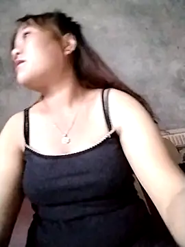 Snapshot of mai-cute chatting on 10.25.25 mai-cute online show from 10.25.25