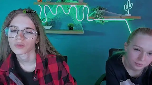 Snapshot of megan_cold chatting on 10.30.25 megan cold online show from 10.30.25