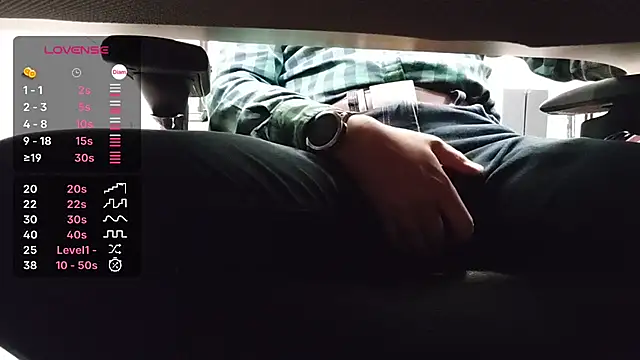 Snapshot of Mister_Majestic chatting on 11.14.25 Mister Majestic online show from 11.14.25