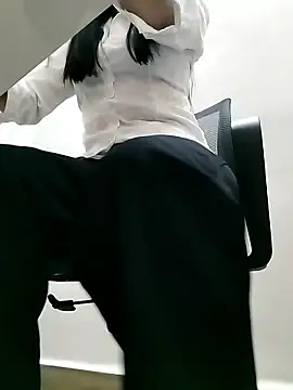 Snapshot of emi_jp chatting on 11.01.25 emi jp online show from 11.01.25