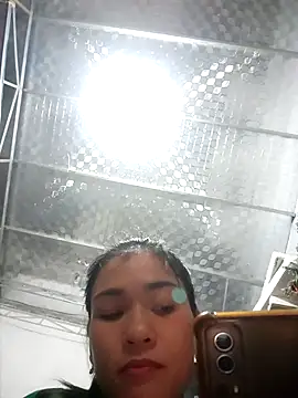 Snapshot of Miube2k chatting on 10.28.25 Miube2k online show from 10.28.25