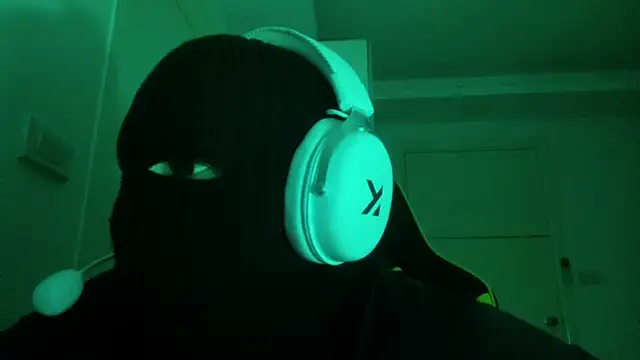 Snapshot of scolor chatting on 11.02.25 scolor online show from 11.02.25