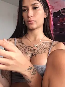 Mia Miaww online show from 10.18.25