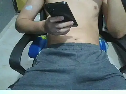 Snapshot of leo__bunny chatting on 11.08.25 leo bunny online show from 11.08.25