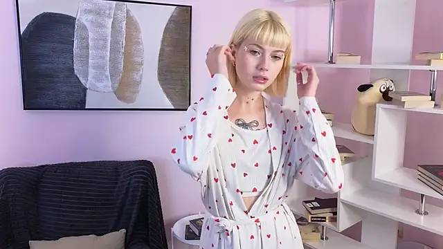 Snapshot of Jasmi_Yets chatting on 11.05.25 Jasmi Yets online show from 11.05.25