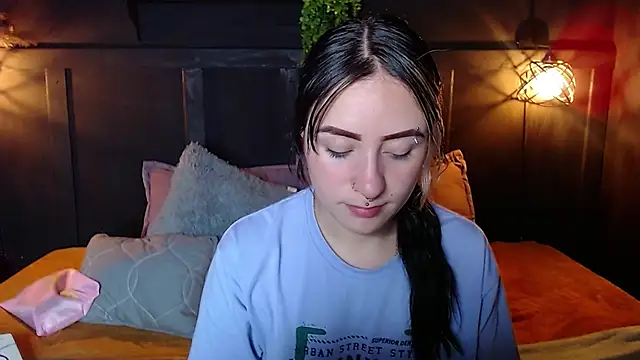Christine julianne online show from 10.21.25