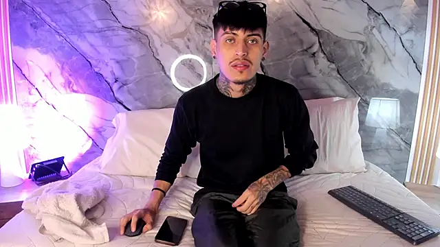 Snapshot of enzorodriguezz chatting on 11.06.25 enzorodriguezz online show from 11.06.25