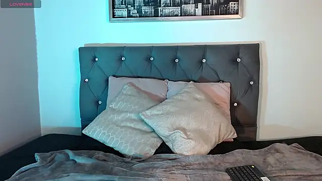 Snapshot of Astarthea_ chatting on 10.31.25 Astarthea online show from 10.31.25