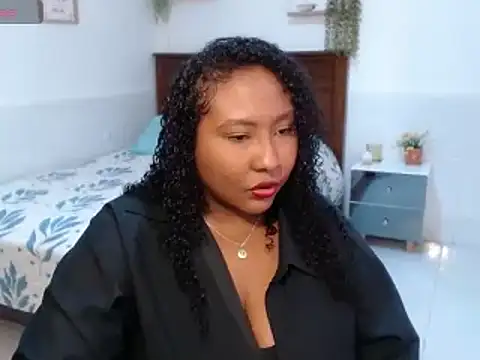 Snapshot of KaroldelaTorree chatting on 10.24.25 KaroldelaTorree online show from 10.24.25