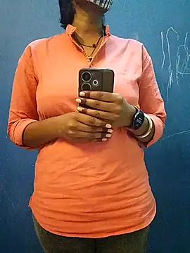 Snapshot of Rinki_hoty chatting on 10.25.25 Rinki hoty online show from 10.25.25