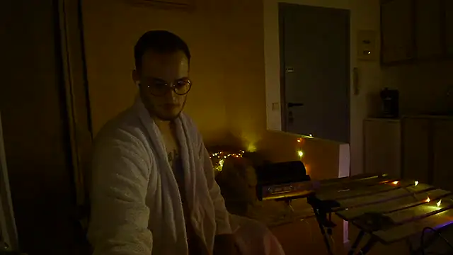 Snapshot of VenyxTrend chatting on 11.12.25 VenyxTrend online show from 11.12.25