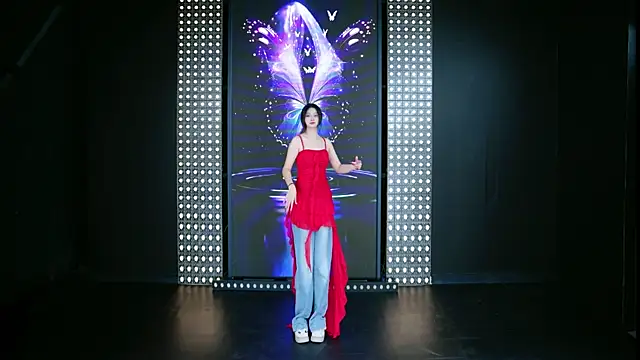 Snapshot of U1-mmm chatting on 10.30.25 U1-mmm online show from 10.30.25