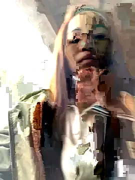 Snapshot of Gwen-n chatting on 11.03.25 Gwen-n online show from 11.03.25