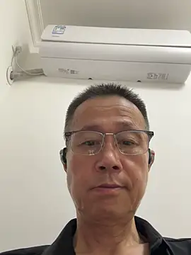 Snapshot of liangyueguo520 chatting on 10.28.25 liangyueguo520 online show from 10.28.25