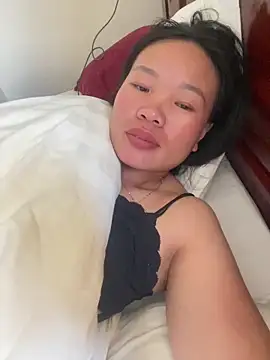 Snapshot of Macy-y chatting on 10.28.25 Macy-y online show from 10.28.25