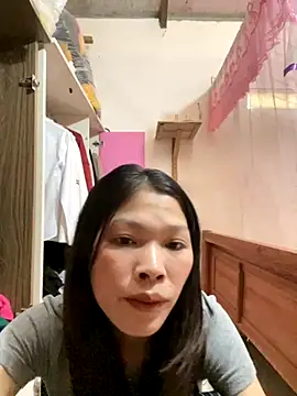 Snapshot of simmi-2 chatting on 10.27.25 simmi-2 online show from 10.27.25