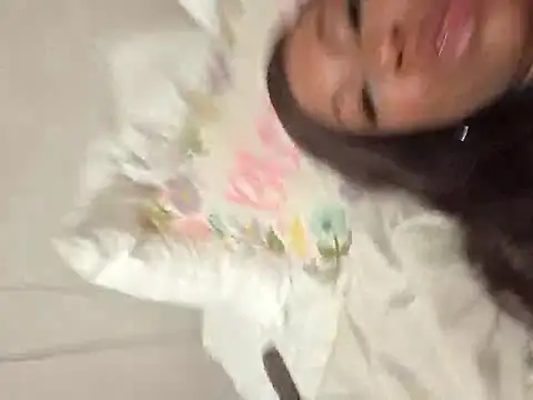 Snapshot of SweetieP11 chatting on 11.01.25 SweetieP11 online show from 11.01.25