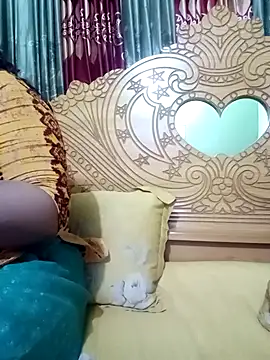 Snapshot of Nupur-00 chatting on 11.18.25 Nupur-00 online show from 11.18.25