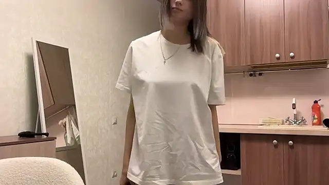 Snapshot of AidaGloshen chatting on 10.24.25 AidaGloshen online show from 10.24.25