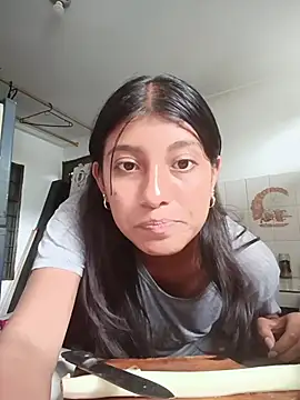 Snapshot of YeseniaRodriguez3 chatting on 10.27.25 YeseniaRodriguez3 online show from 10.27.25