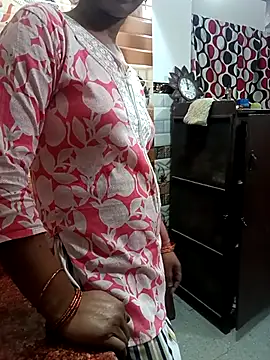 Snapshot of Janvi_kapor chatting on 10.30.25 Janvi kapor online show from 10.30.25