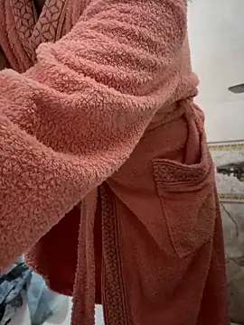 Snapshot of flo_emillia chatting on 10.28.25 flo emillia online show from 10.28.25