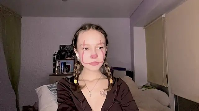 Snapshot of CannyTammy chatting on 10.31.25 CannyTammy online show from 10.31.25