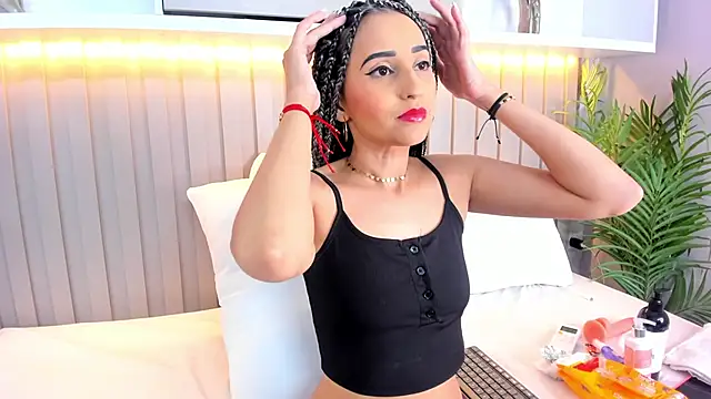 Snapshot of violett_rabbit_ chatting on 11.05.25 violett rabbit online show from 11.05.25