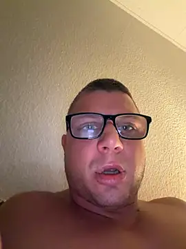 Snapshot of PolishBoy1995 chatting on 10.26.25 PolishBoy1995 online show from 10.26.25