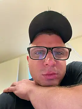 Snapshot of PolishBoy1995 chatting on 11.05.25 PolishBoy1995 online show from 11.05.25