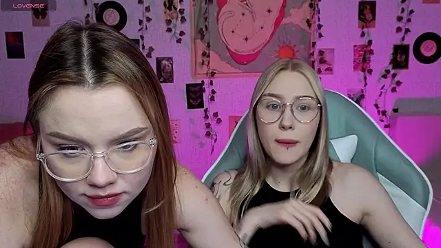 Snapshot of _kitEkat__ chatting on 10.26.25  kitEkat   online show from 10.26.25
