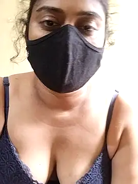 Snapshot of girl999 chatting on 11.02.25 girl999 online show from 11.02.25