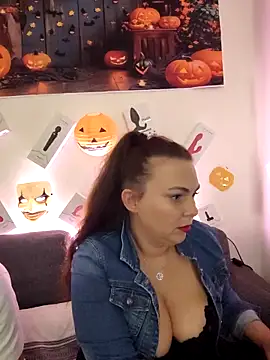 Snapshot of Lea_Squirt_Off chatting on 10.28.25 Lea Squirt Off online show from 10.28.25