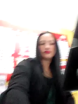 Snapshot of Danaluna chatting on 11.06.25 Danaluna online show from 11.06.25