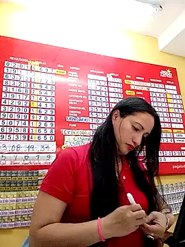 Snapshot of Danaluna chatting on 11.13.25 Danaluna online show from 11.13.25