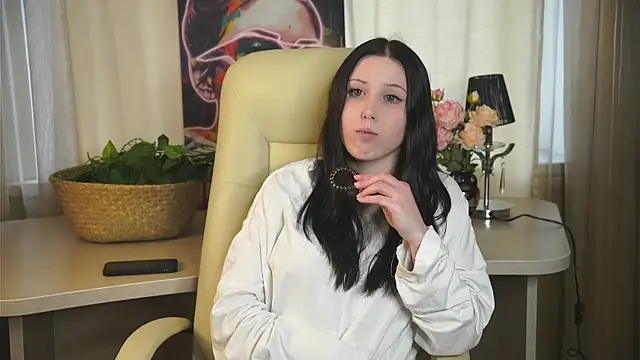 Snapshot of LorriCulpit chatting on 10.29.25 LorriCulpit online show from 10.29.25