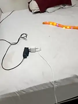 Snapshot of _-_-_-meretriz chatting on 10.27.25  - - -meretriz online show from 10.27.25