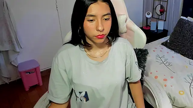 Snapshot of shirley_sweet_ chatting on 10.31.25 shirley sweet  online show from 10.31.25