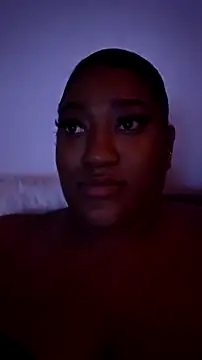 Snapshot of Thickumssss chatting on 11.03.25 Thickumssss online show from 11.03.25