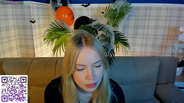 Snapshot of Melanie_Ryer chatting on 10.30.25 Melanie Ryer online show from 10.30.25